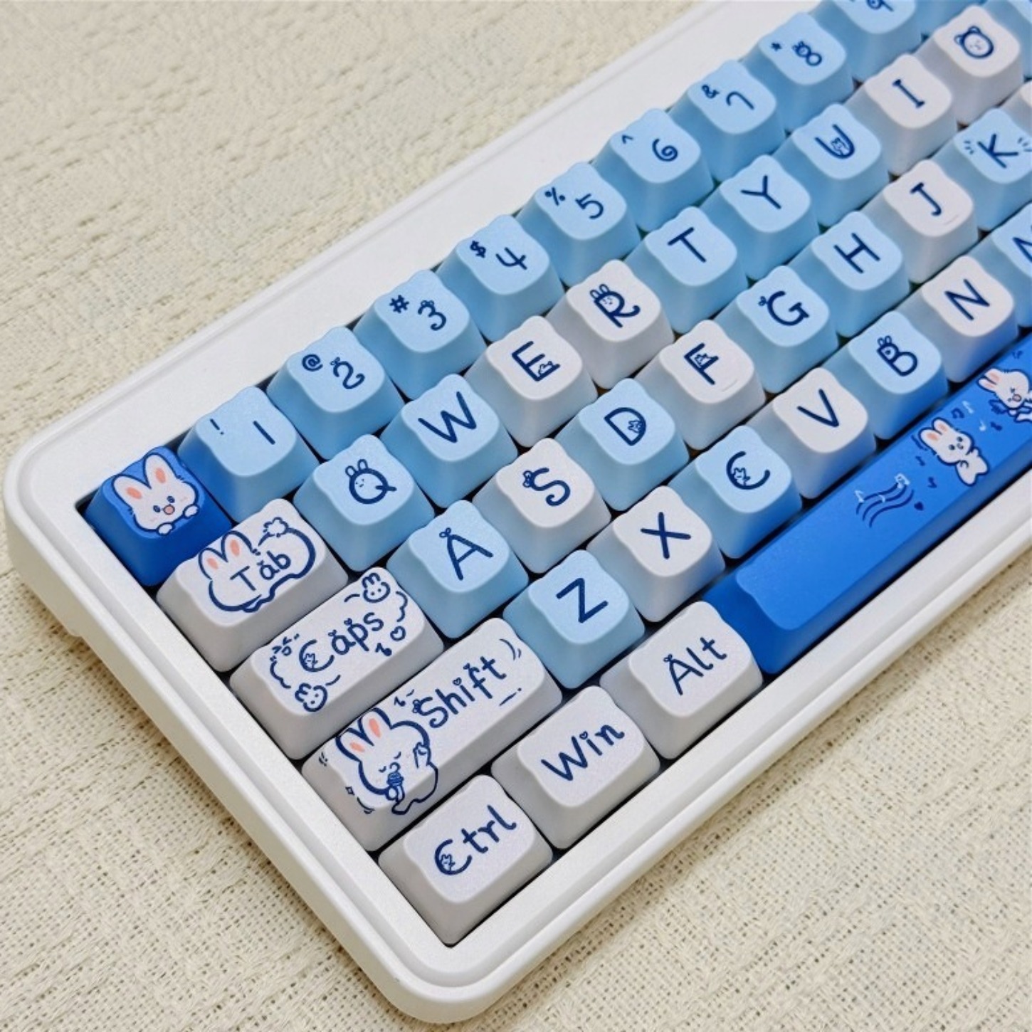 Cute Blue Rabbit Keycaps 124 K - đánh giá và giá Keyboard Gaming Blue Switch